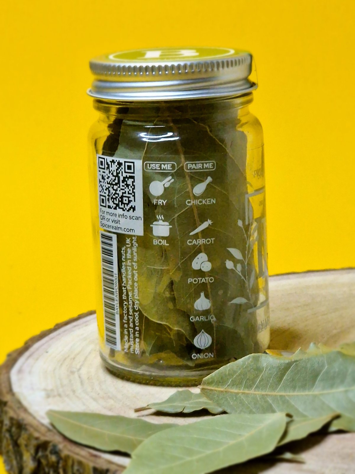 Bay leaves, known for their subtle, earthy flavour, are commonly used to enhance soups, stews, and braised dishes. Typically removed before serving, they add depth to slow-cooked recipes.